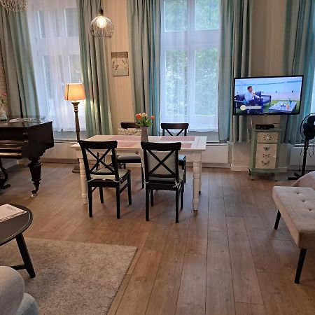 Gizella Apartman Boedapest Buitenkant foto