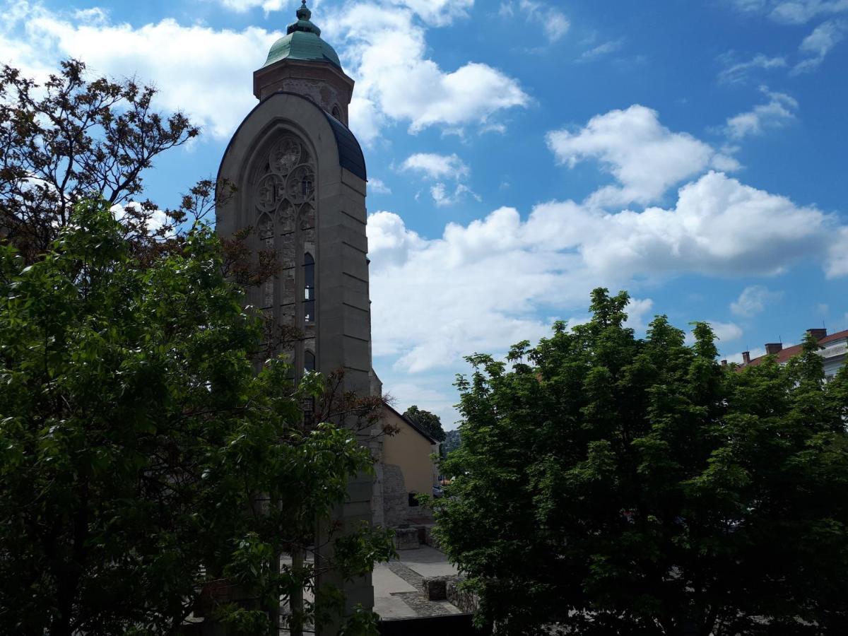 Gizella Apartman Boedapest Buitenkant foto