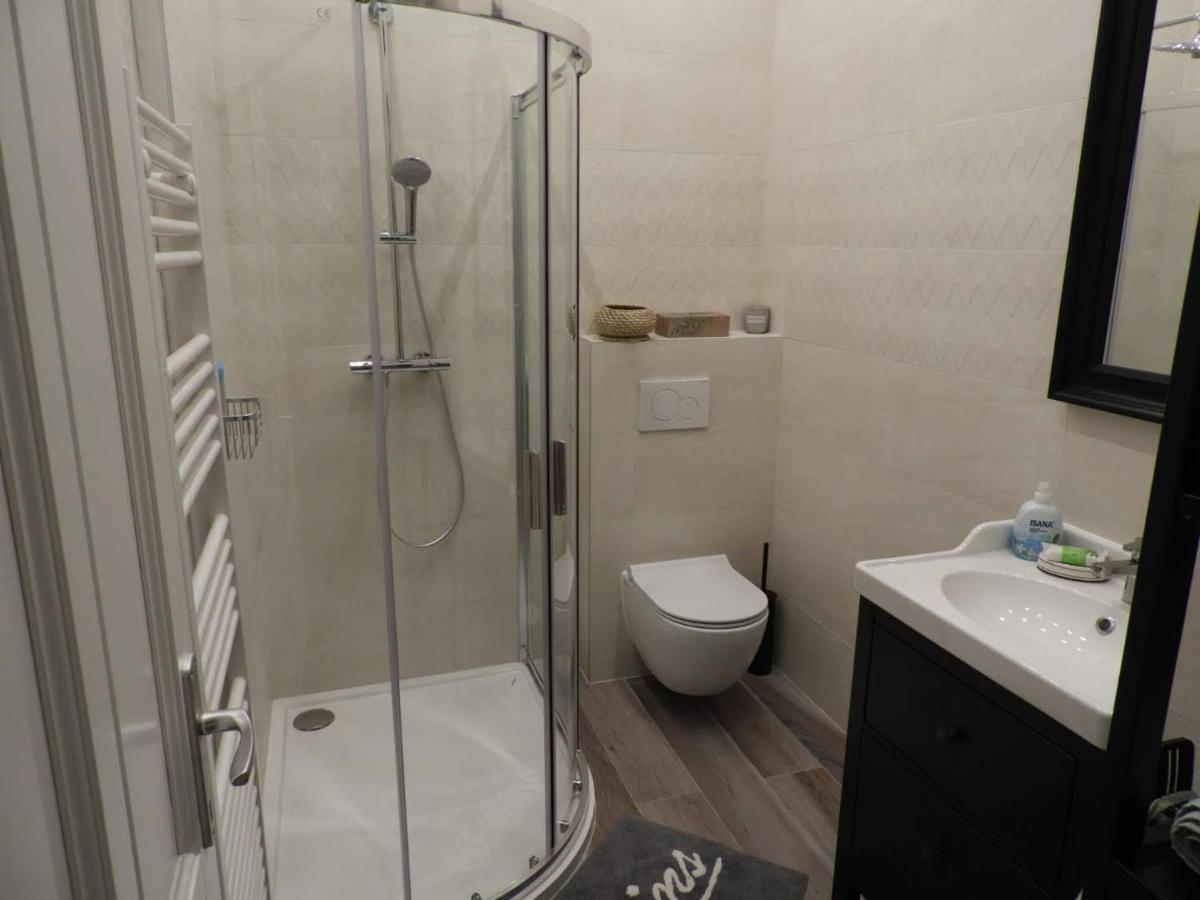Gizella Apartman Boedapest Buitenkant foto